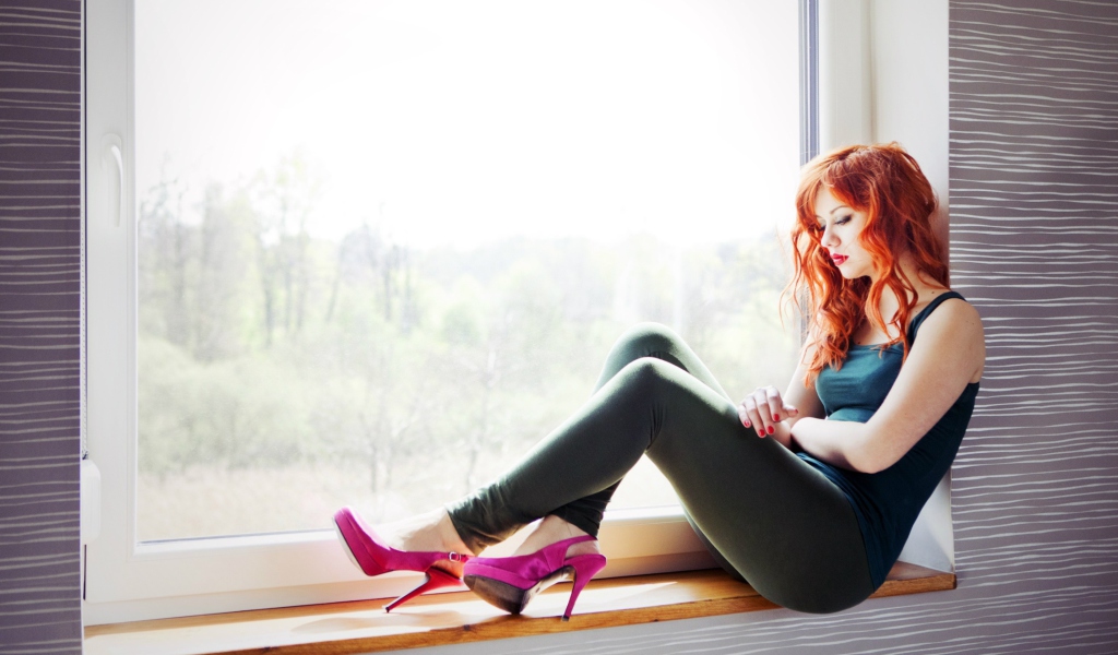 Beautiful Redhead Model And Window screenshot #1 1024x600
