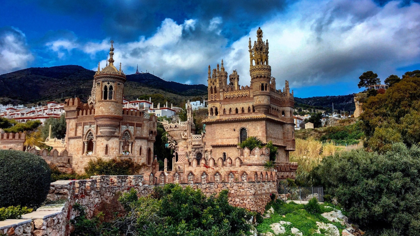Castillo de Colomares in Spain Benalmadena wallpaper 1366x768