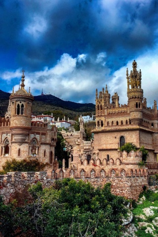 Castillo de Colomares in Spain Benalmadena wallpaper 320x480