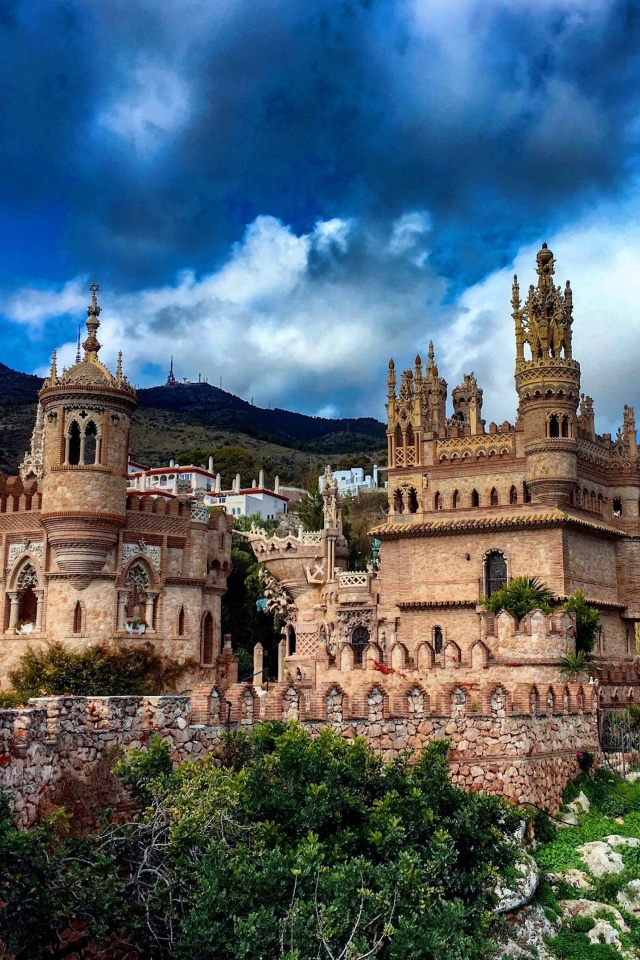 Fondo de pantalla Castillo de Colomares in Spain Benalmadena 640x960