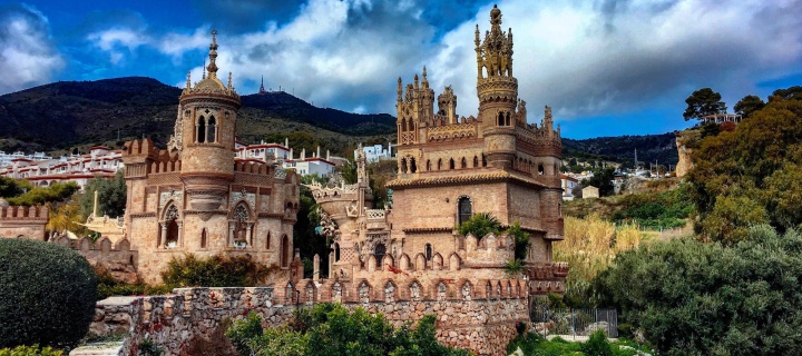 Обои Castillo de Colomares in Spain Benalmadena 720x320