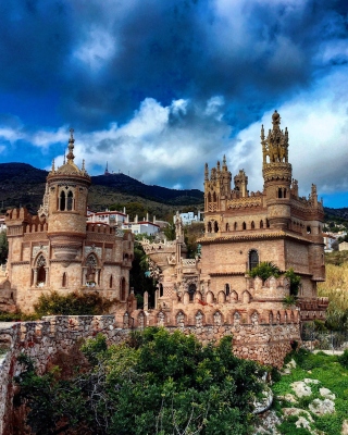 Kostenloses Castillo de Colomares in Spain Benalmadena Wallpaper für 320x480