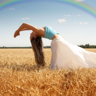 Yoga In Field - Obrázkek zdarma pro iPad mini