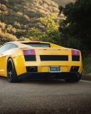 Fondo de pantalla Yellow Lamborghini 128x160