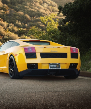 Yellow Lamborghini sfondi gratuiti per iPhone 6 Plus