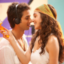 Обои Anushka Sharma kissing Shahid Kapoor 128x128