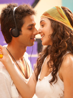 Anushka Sharma kissing Shahid Kapoor screenshot #1 240x320
