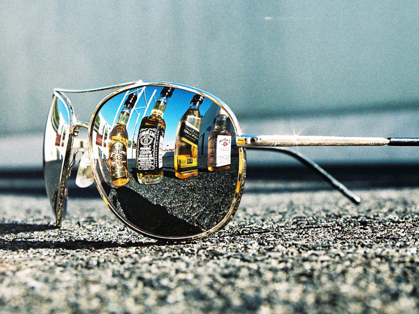 Sunglasses wallpaper 1600x1200