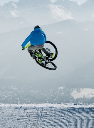 Kostenloses Bike Winter Freeride Wallpaper für 640x960