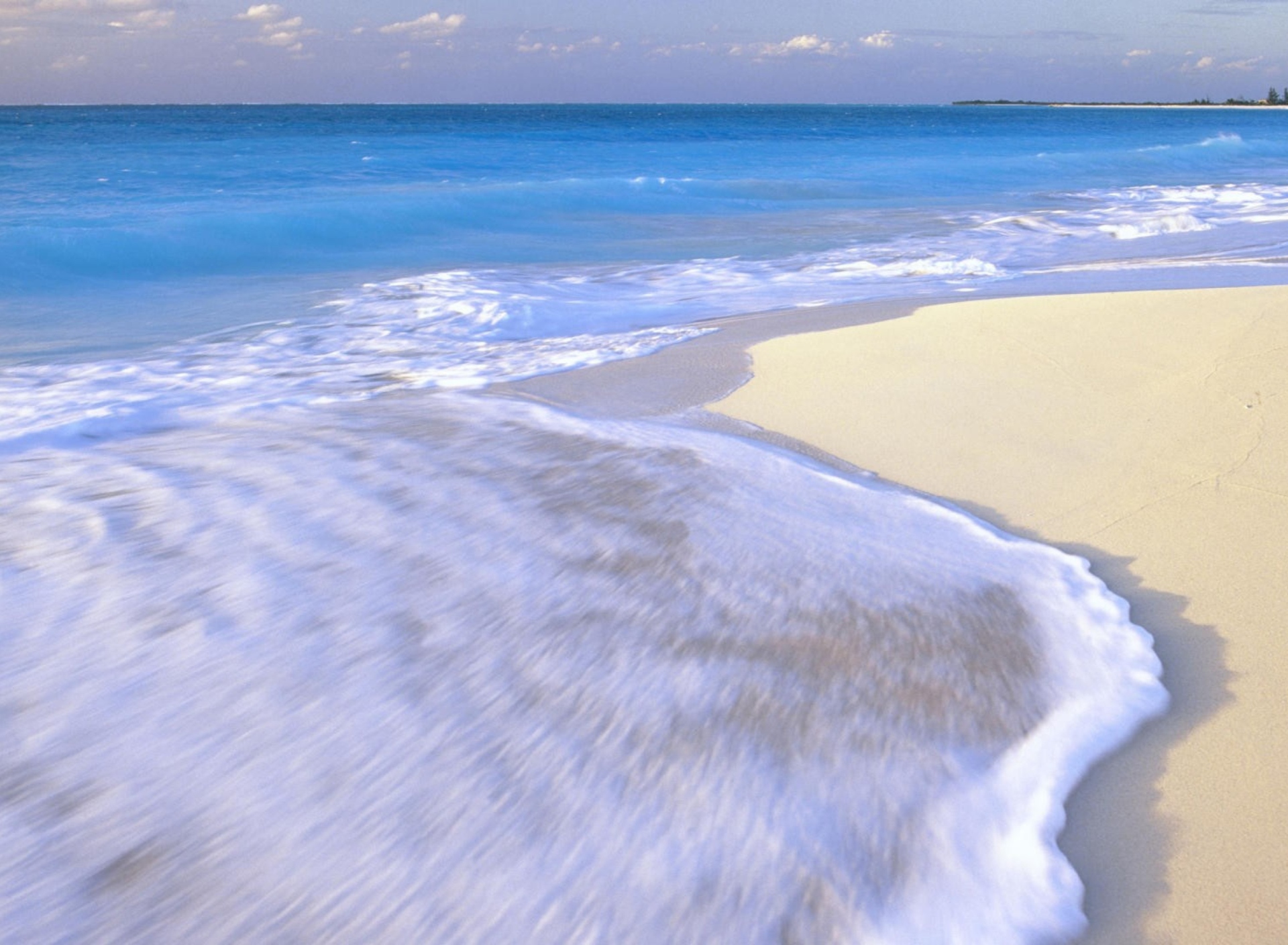 White Beach And Blue Water wallpaper 1920x1408