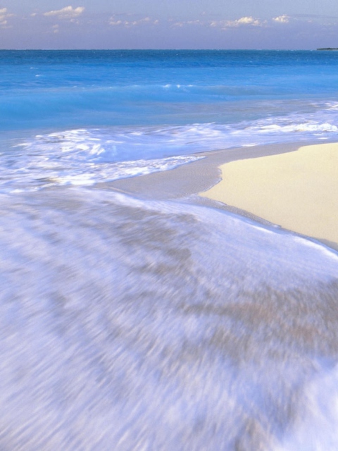 Das White Beach And Blue Water Wallpaper 480x640