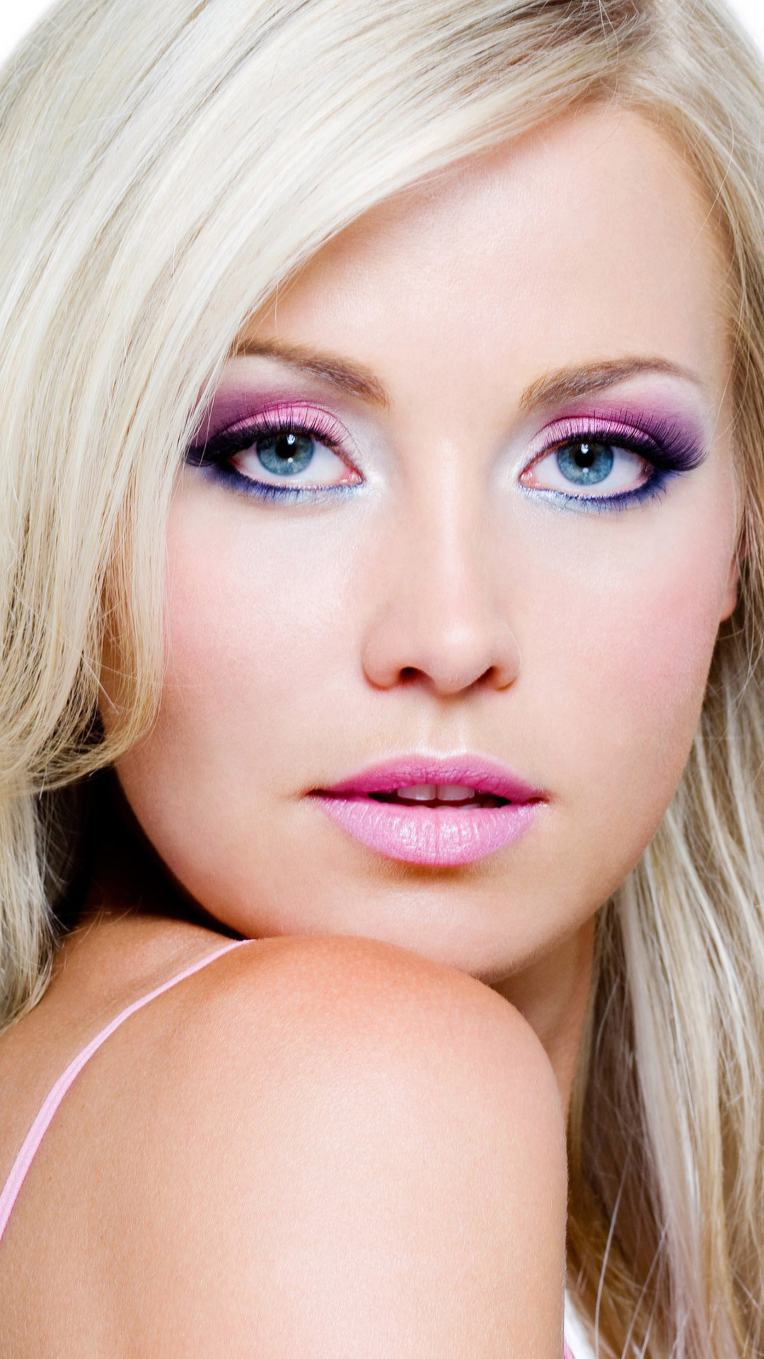 Sfondi Blonde with Perfect Makeup 1080x1920