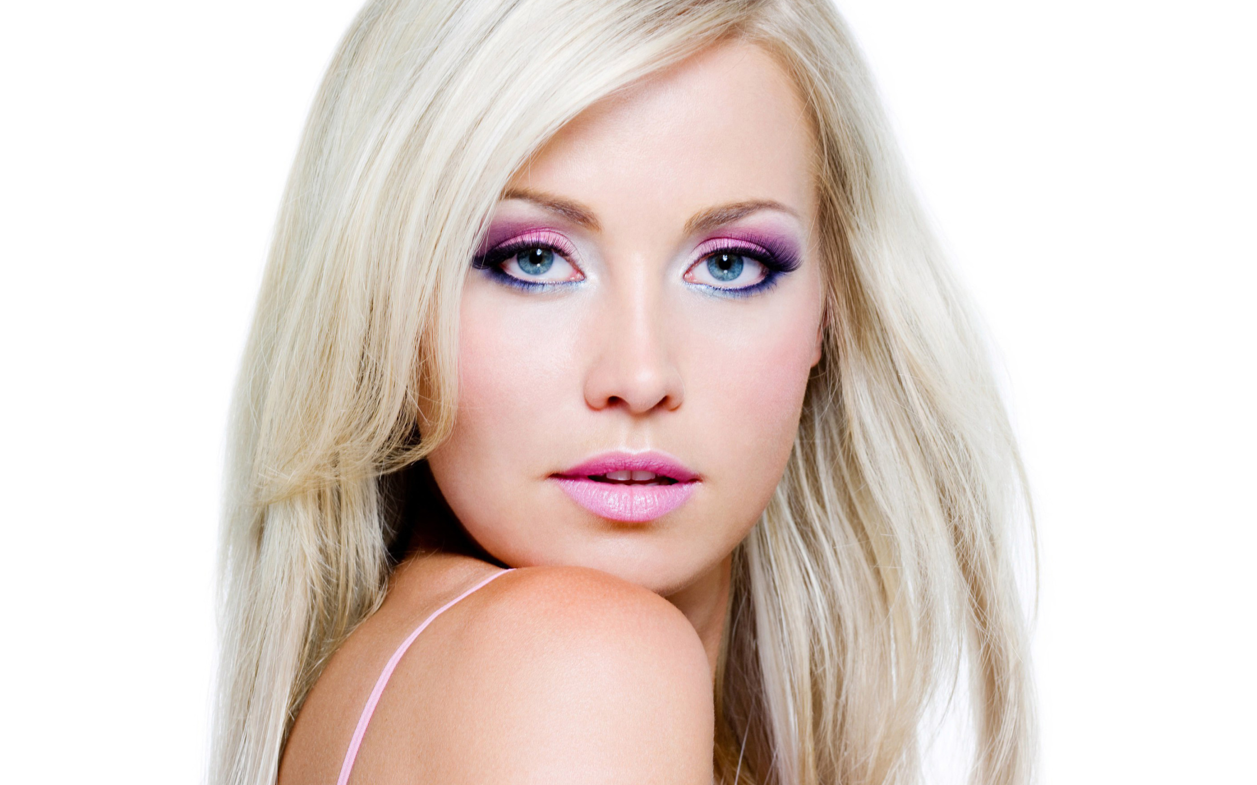 Das Blonde with Perfect Makeup Wallpaper 2560x1600