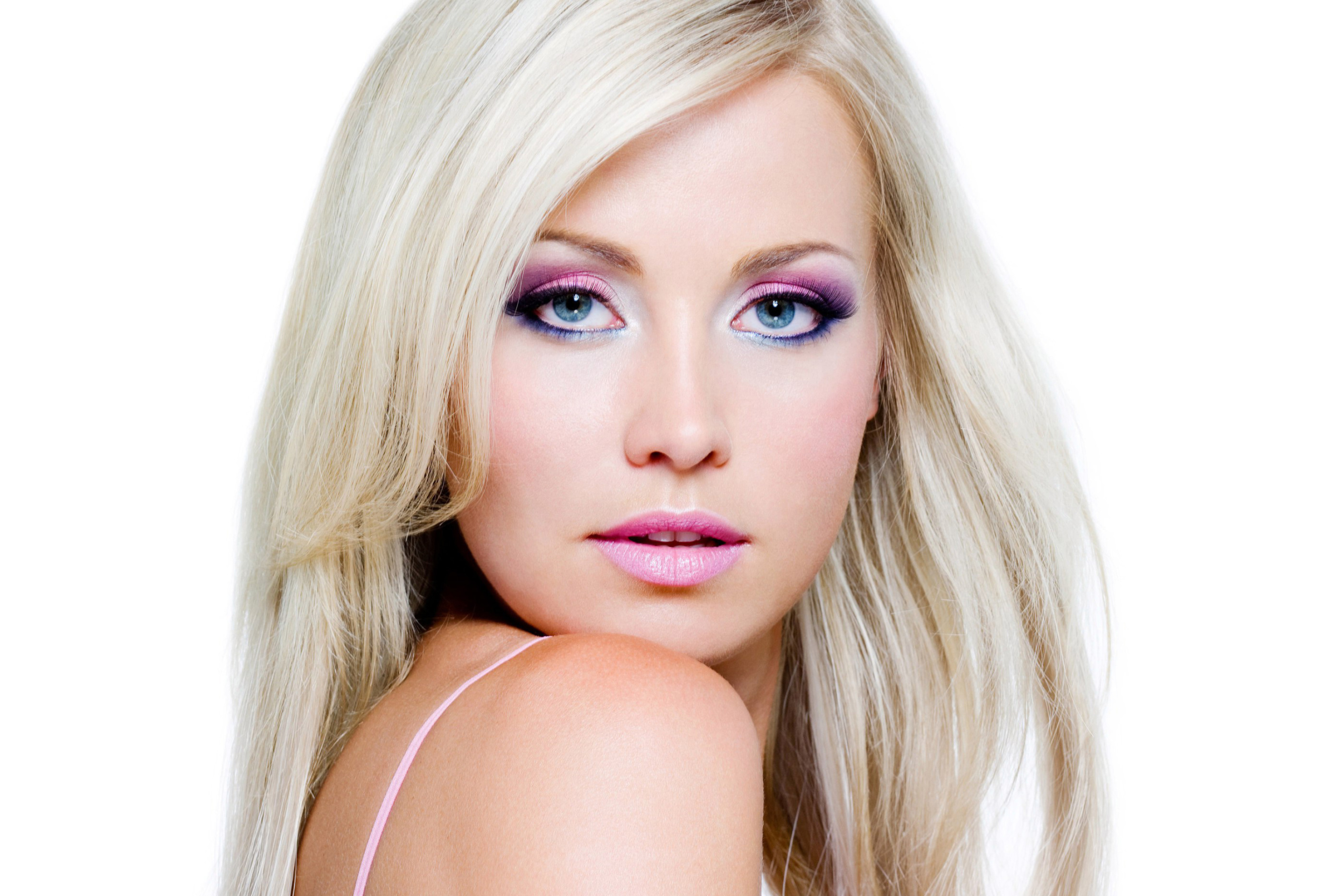 Das Blonde with Perfect Makeup Wallpaper 2880x1920