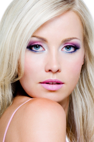 Das Blonde with Perfect Makeup Wallpaper 320x480