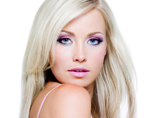 Blonde with Perfect Makeup wallpaper 640x480