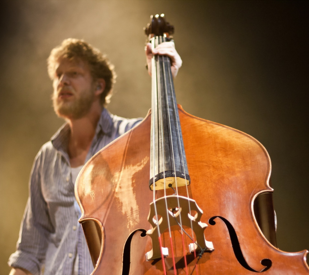 Man With Contrabass wallpaper 1080x960