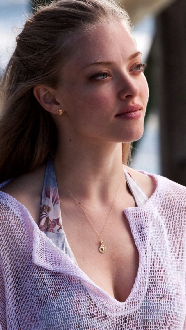 Обои Amanda Seyfried 640x1136