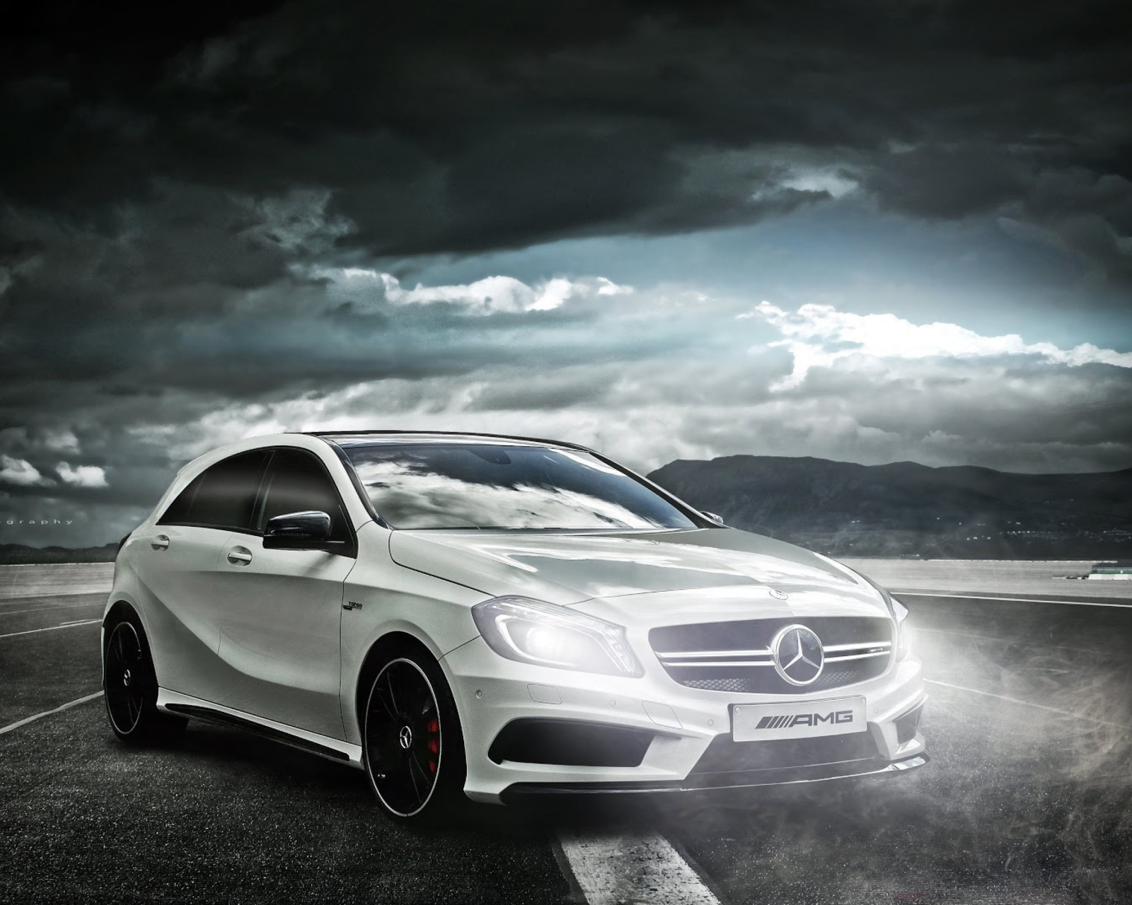 Mercedes AMG A45 wallpaper 1600x1280