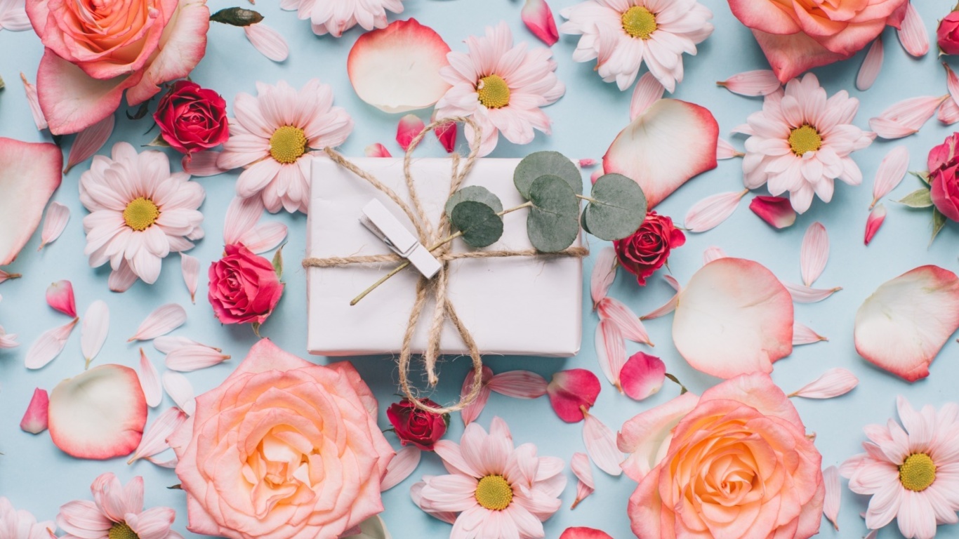 Gift and Roses wallpaper 1366x768