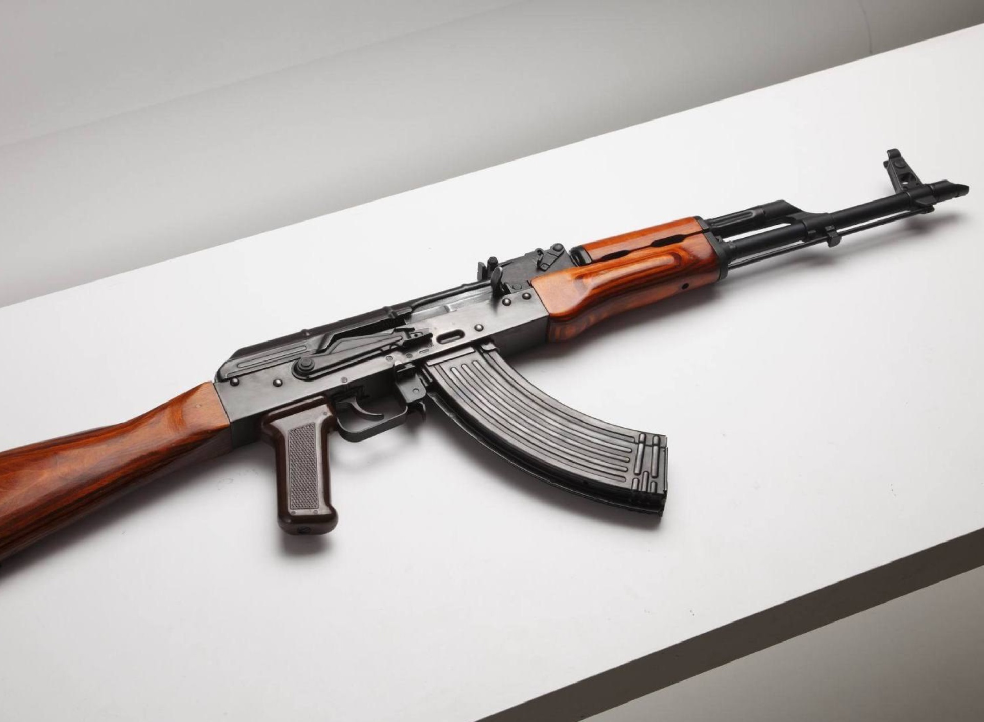 Обои AK47 1920x1408