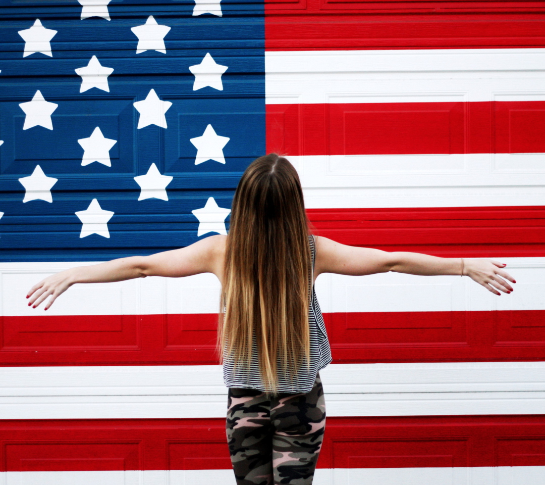 Sfondi American Girl In Front Of USA Flag 1080x960