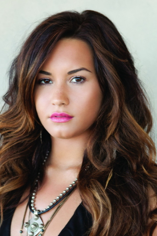 Das Demi Lovato Wallpaper 320x480