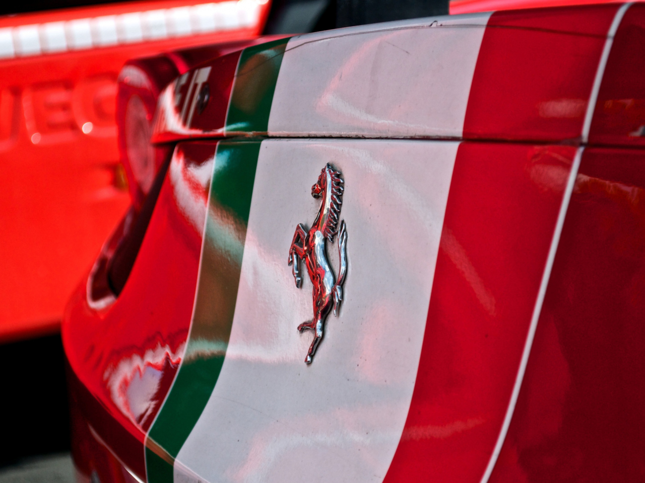Fondo de pantalla Ferrari 1280x960