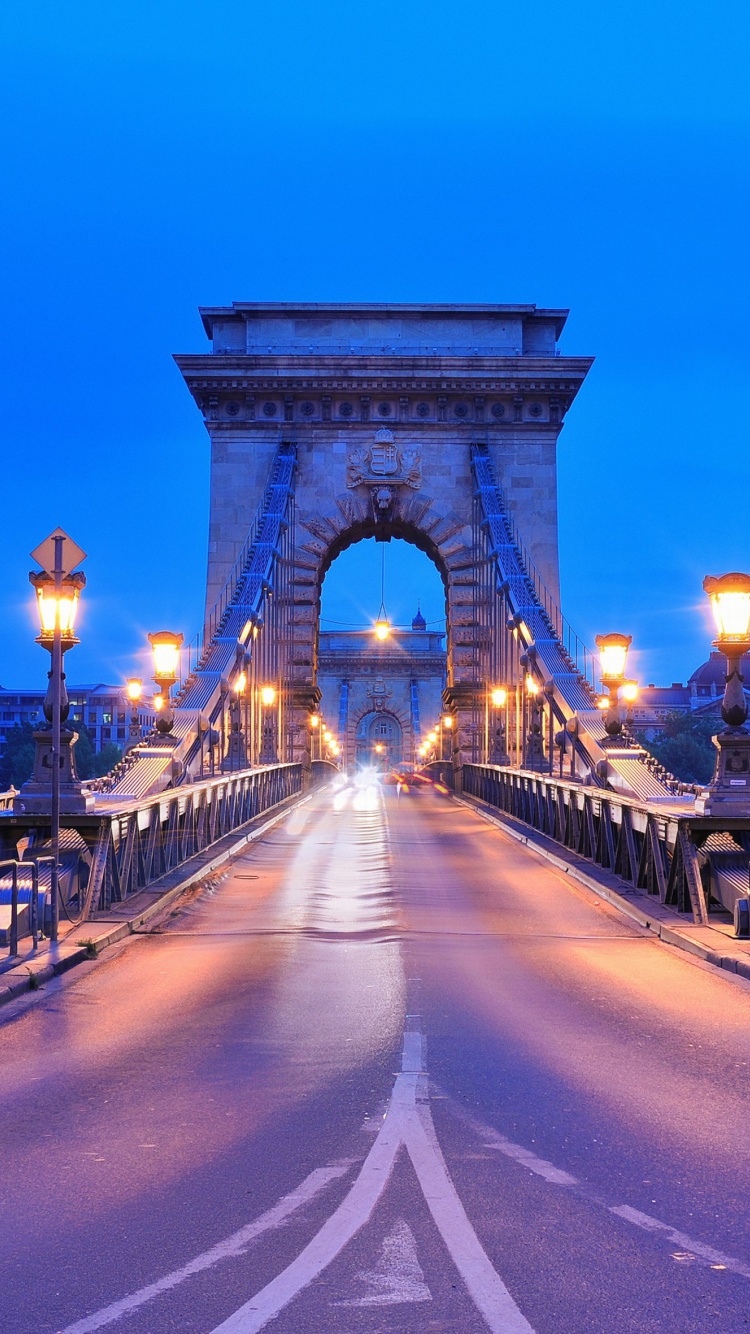 Budapest - Chain Bridge wallpaper 750x1334