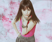 Sfondi Selena Gomez Kiss 220x176