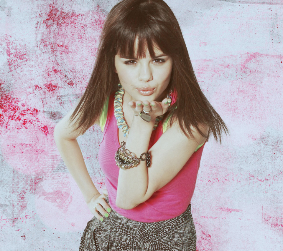 Das Selena Gomez Kiss Wallpaper 960x854