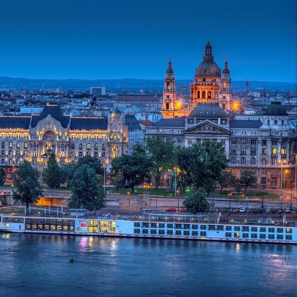 Budapest St Stephens Basilica and Danube Chain Bridge screenshot #1 1024x1024