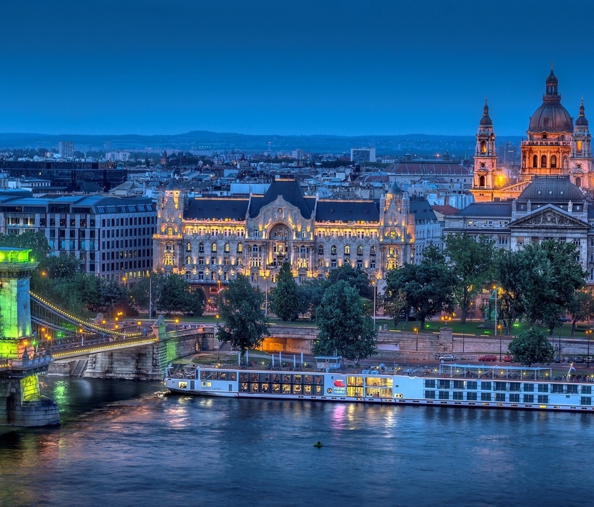 Budapest St Stephens Basilica and Danube Chain Bridge screenshot #1 1200x1024