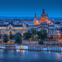 Das Budapest St Stephens Basilica and Danube Chain Bridge Wallpaper 208x208