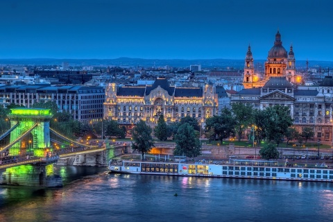 Das Budapest St Stephens Basilica and Danube Chain Bridge Wallpaper 480x320