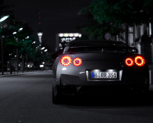 Nissan GT-R screenshot #1 220x176