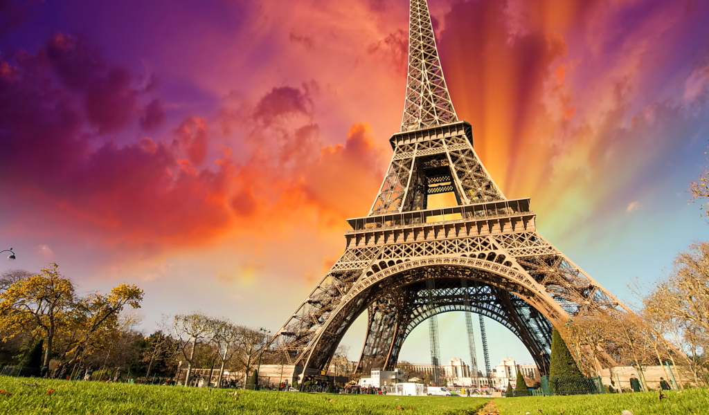 Eiffel Tower wallpaper 1024x600