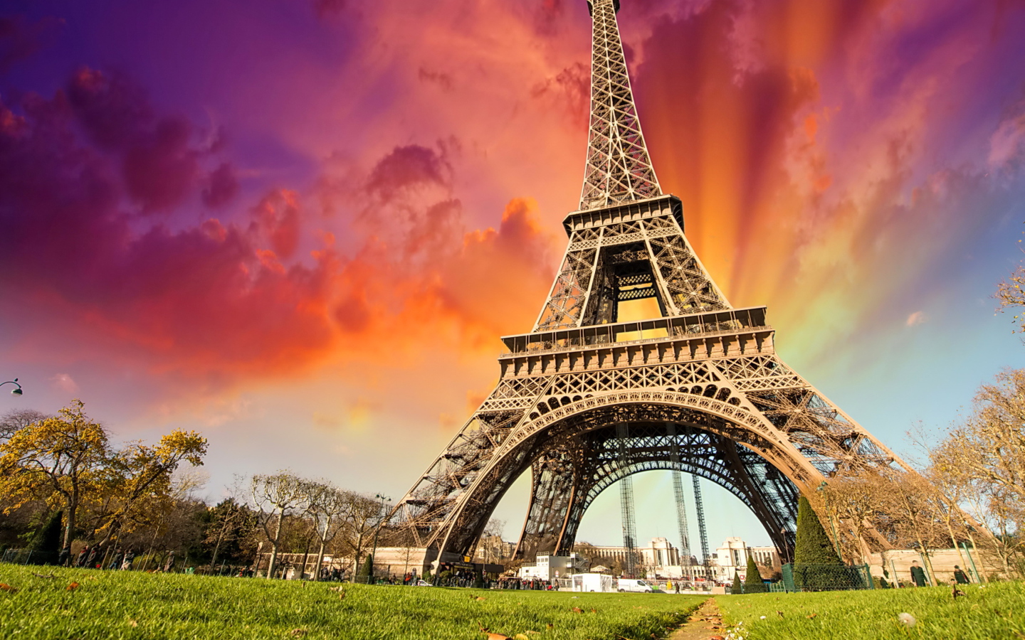 Eiffel Tower screenshot #1 1440x900