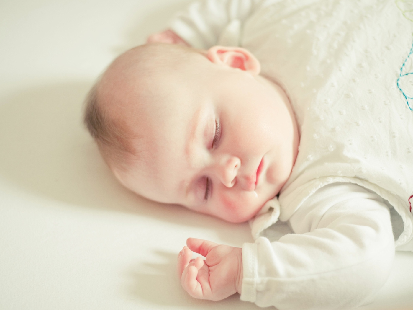 Das Cute Sleeping Baby Wallpaper 1400x1050
