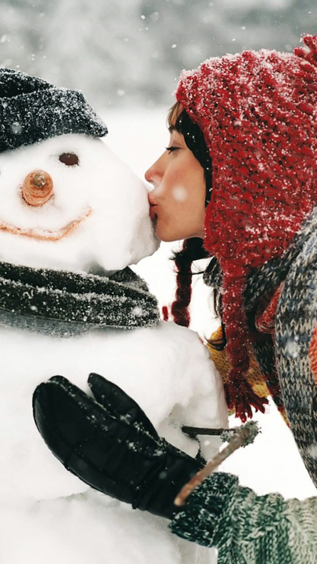 Das Girl Kissing The Snowman Wallpaper 1080x1920