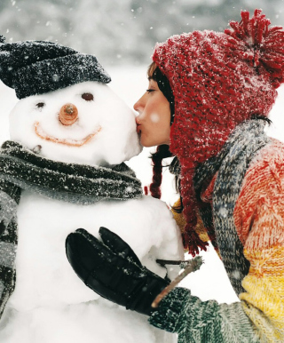 Girl Kissing The Snowman sfondi gratuiti per Nokia Lumia 925