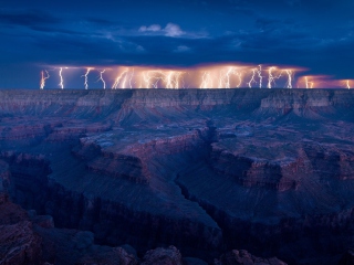 Das Grand Canyon Lightning Wallpaper 320x240