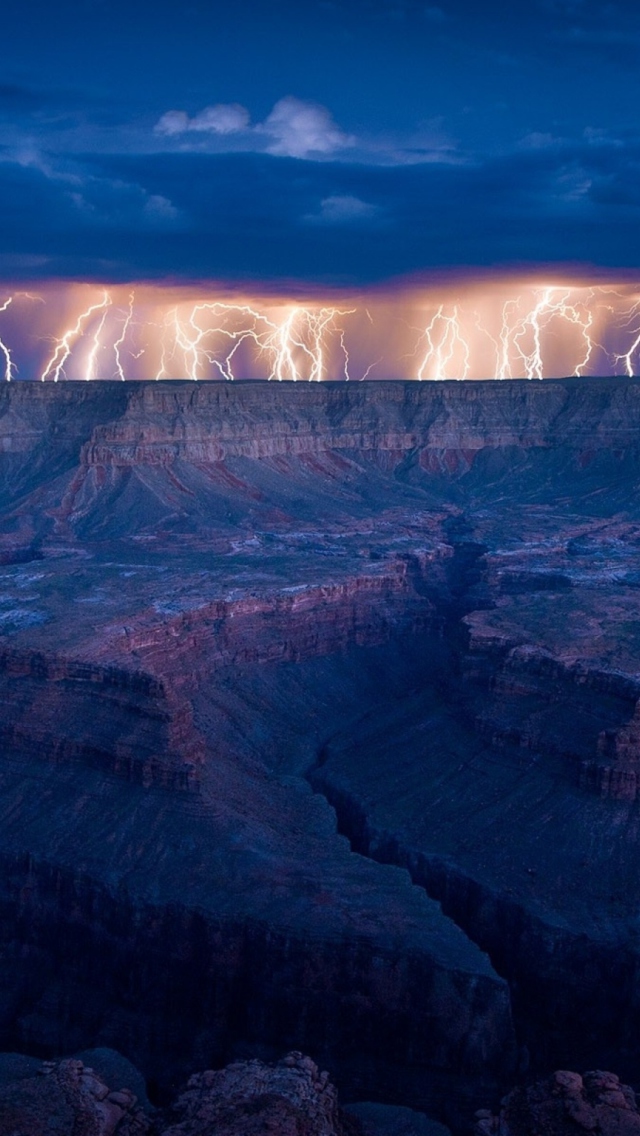 Grand Canyon Lightning wallpaper 640x1136