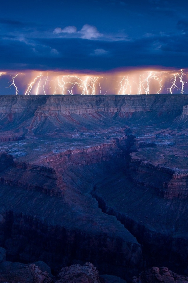Das Grand Canyon Lightning Wallpaper 640x960
