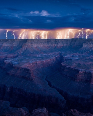 Kostenloses Grand Canyon Lightning Wallpaper für Nokia Asha 306