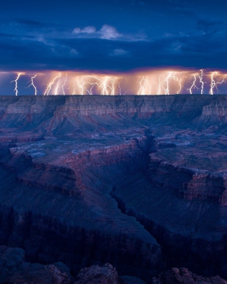 Kostenloses Grand Canyon Lightning Wallpaper für Nokia C1-01