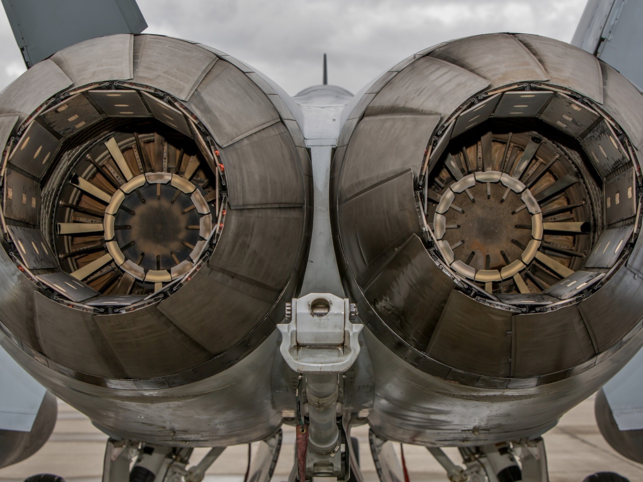 Обои Military Fighter Engines 1280x960