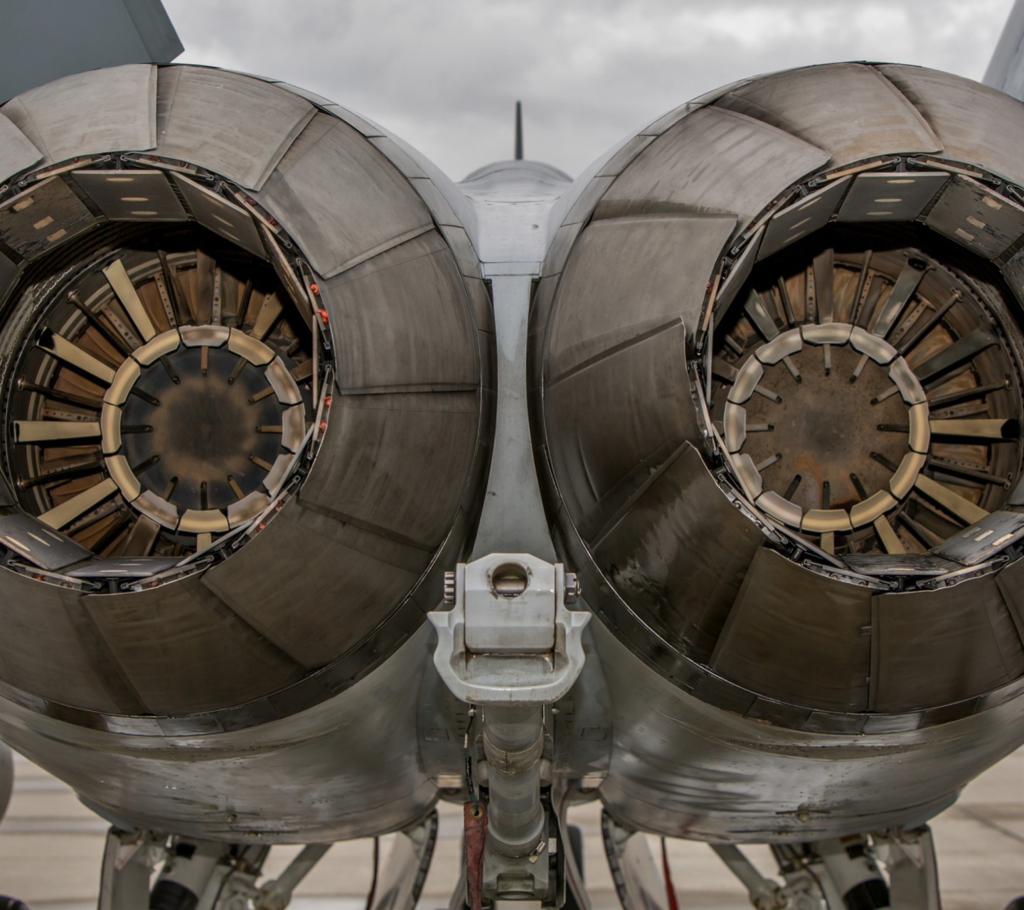 Fondo de pantalla Military Fighter Engines 1440x1280