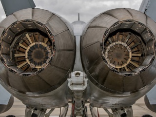 Fondo de pantalla Military Fighter Engines 320x240