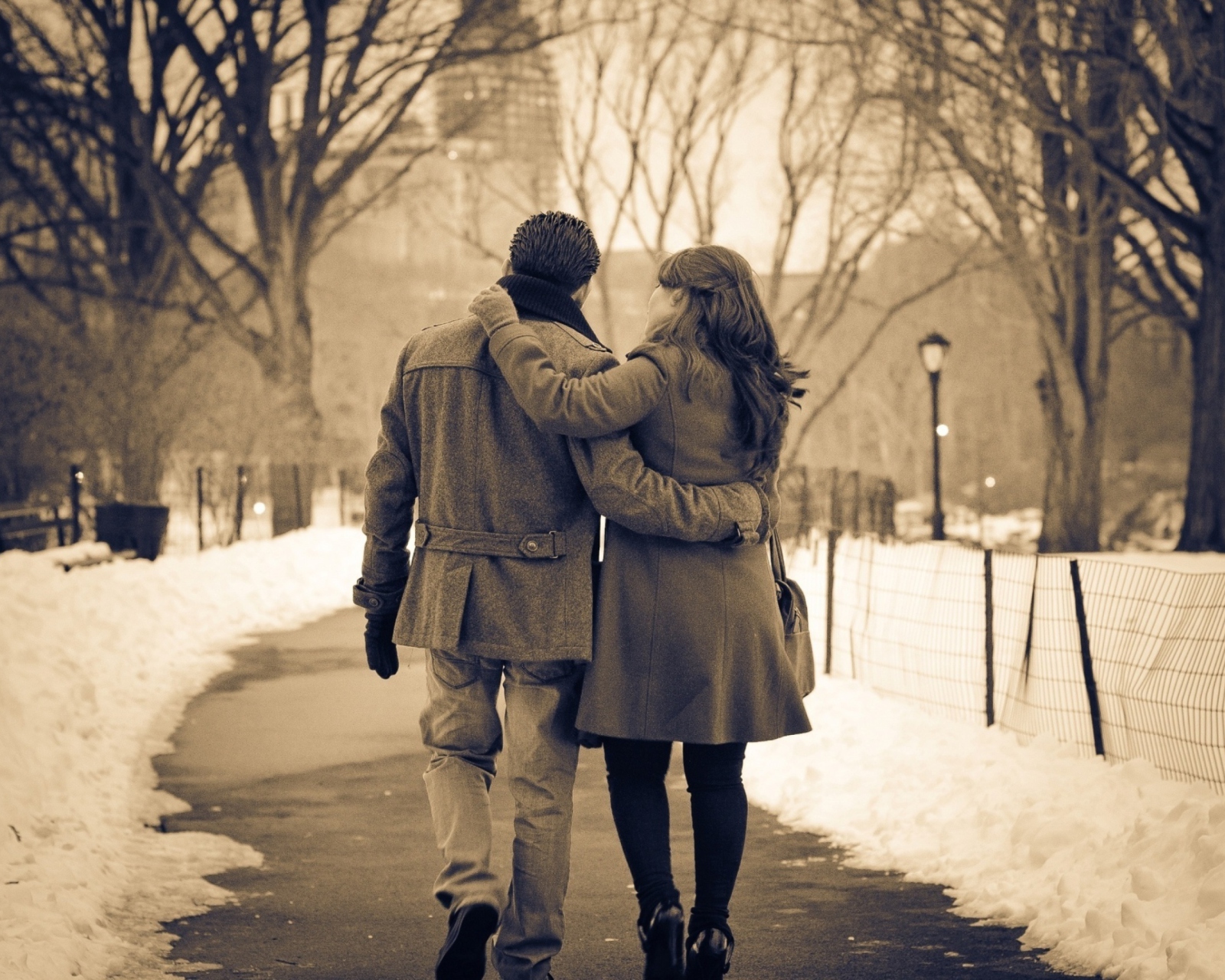 Sfondi Lovers In Winter 1600x1280